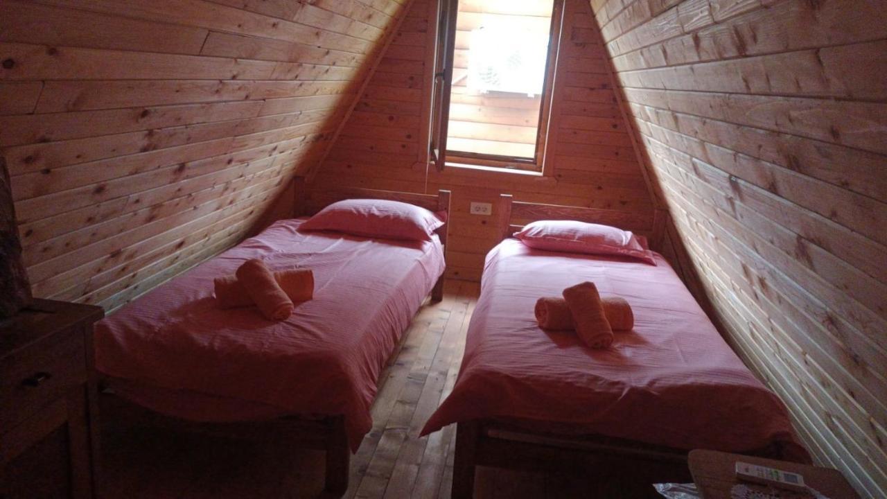Lolini Bungalovi Нови Сад Екстериор снимка