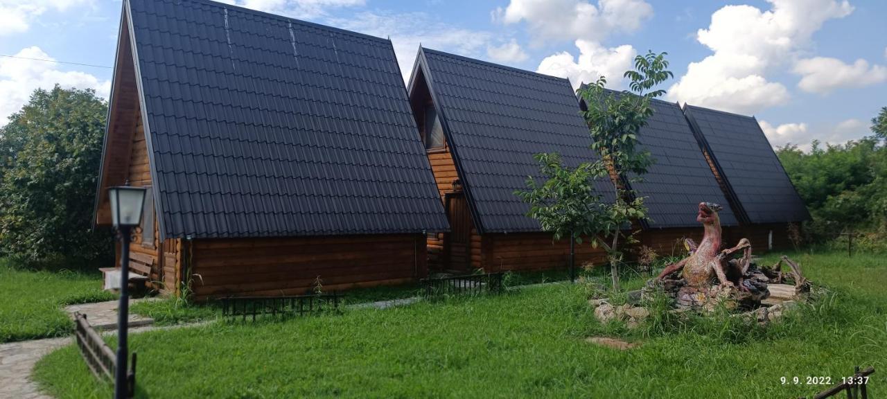 Lolini Bungalovi Нови Сад Екстериор снимка