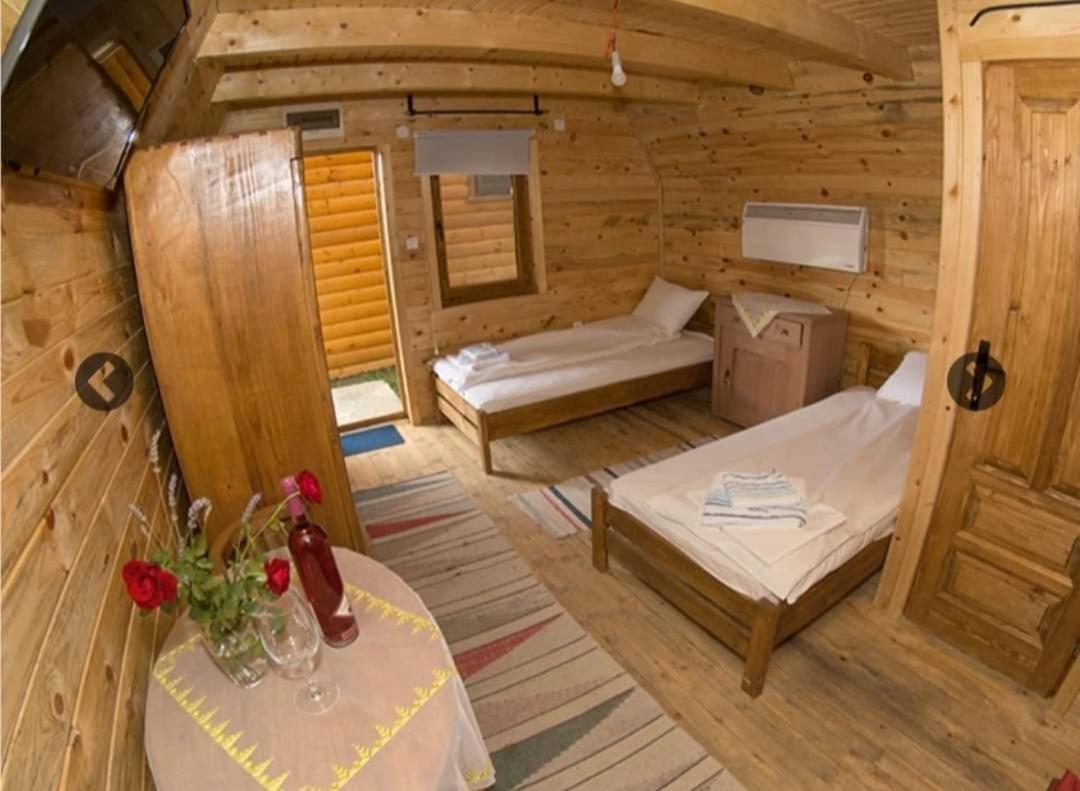 Lolini Bungalovi Нови Сад Екстериор снимка