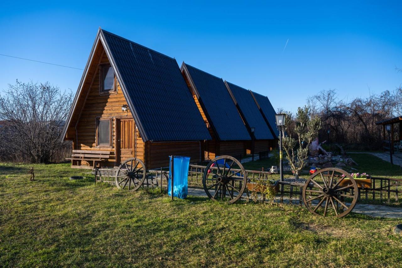 Lolini Bungalovi Нови Сад Екстериор снимка