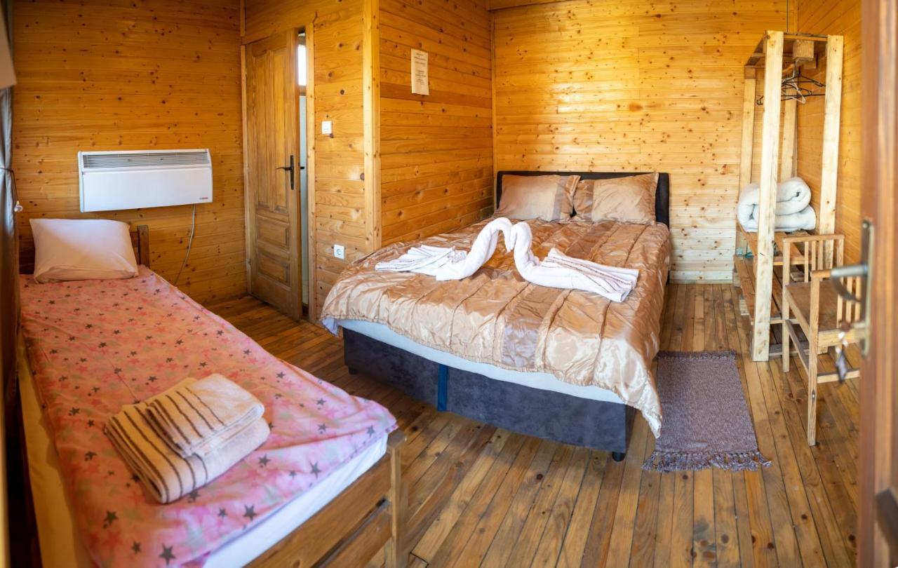 Lolini Bungalovi Нови Сад Екстериор снимка