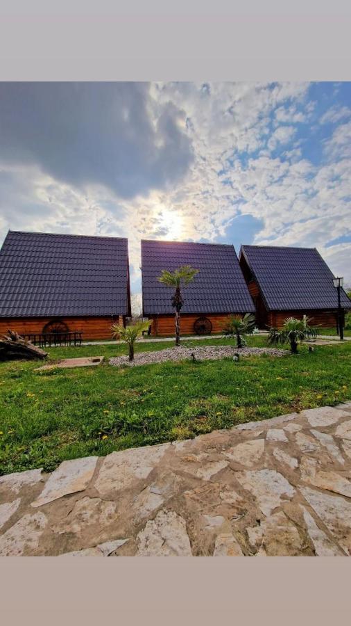 Lolini Bungalovi Нови Сад Екстериор снимка