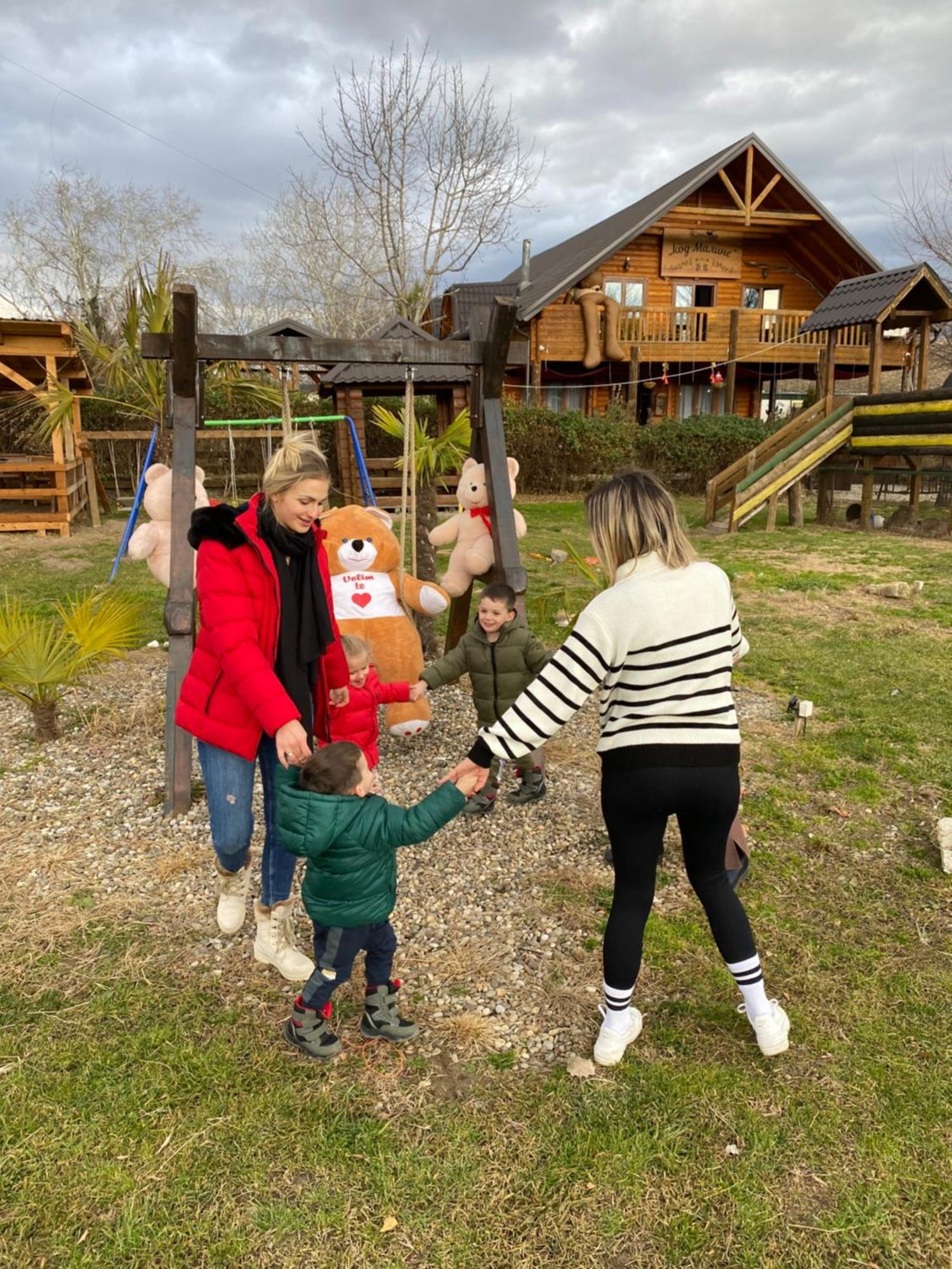 Lolini Bungalovi Нови Сад Екстериор снимка
