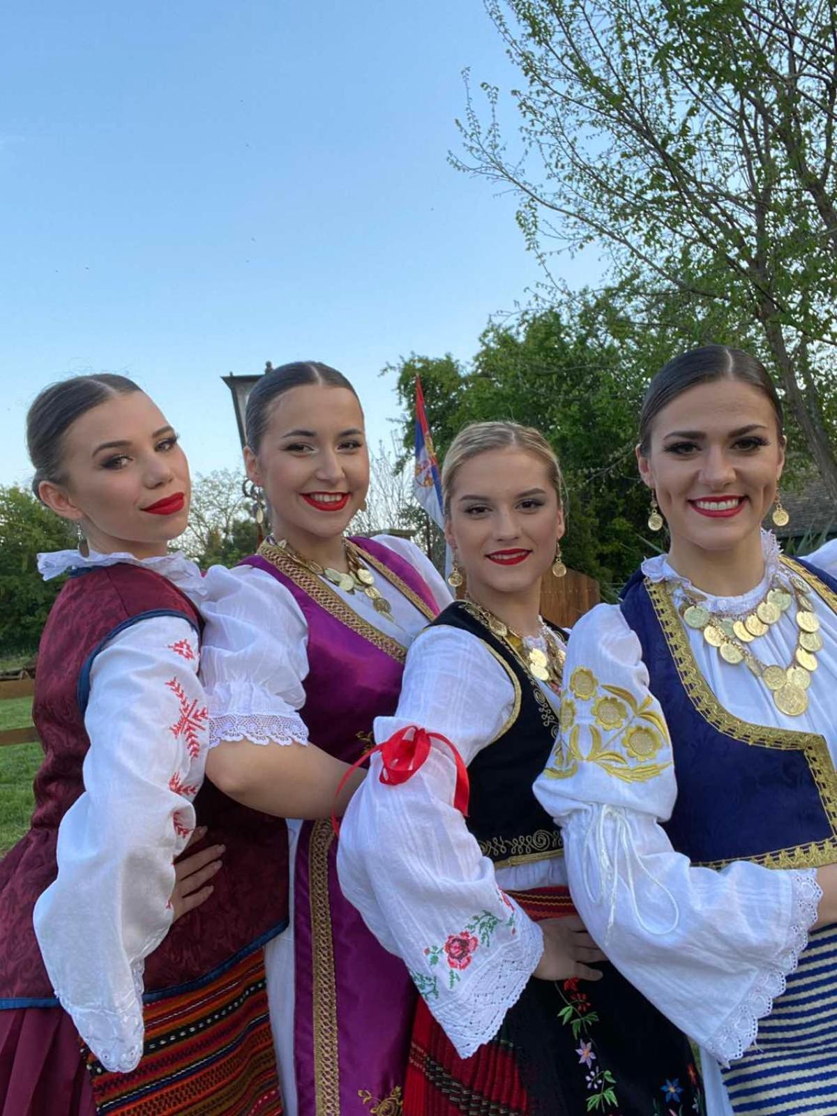 Lolini Bungalovi Нови Сад Екстериор снимка